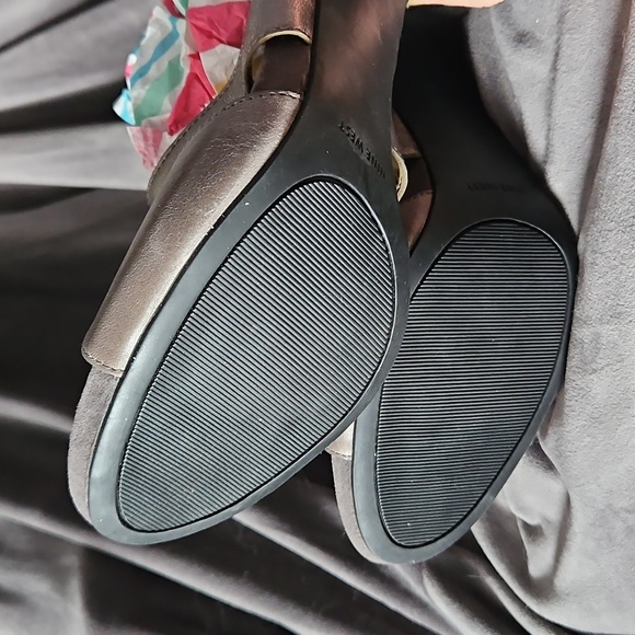 New In Box Nine West Silver Heels Size 10.5m - Picture 4 of 9